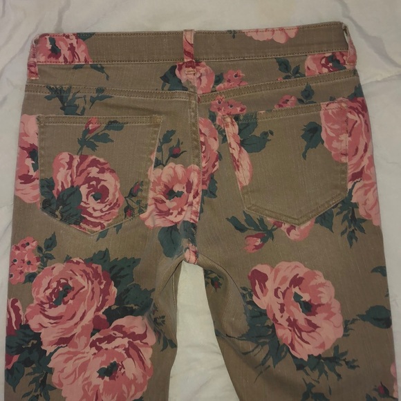 FOREVER 21 Painted Flower Skinny Jeans Size CA26 - Picture 4 of 4